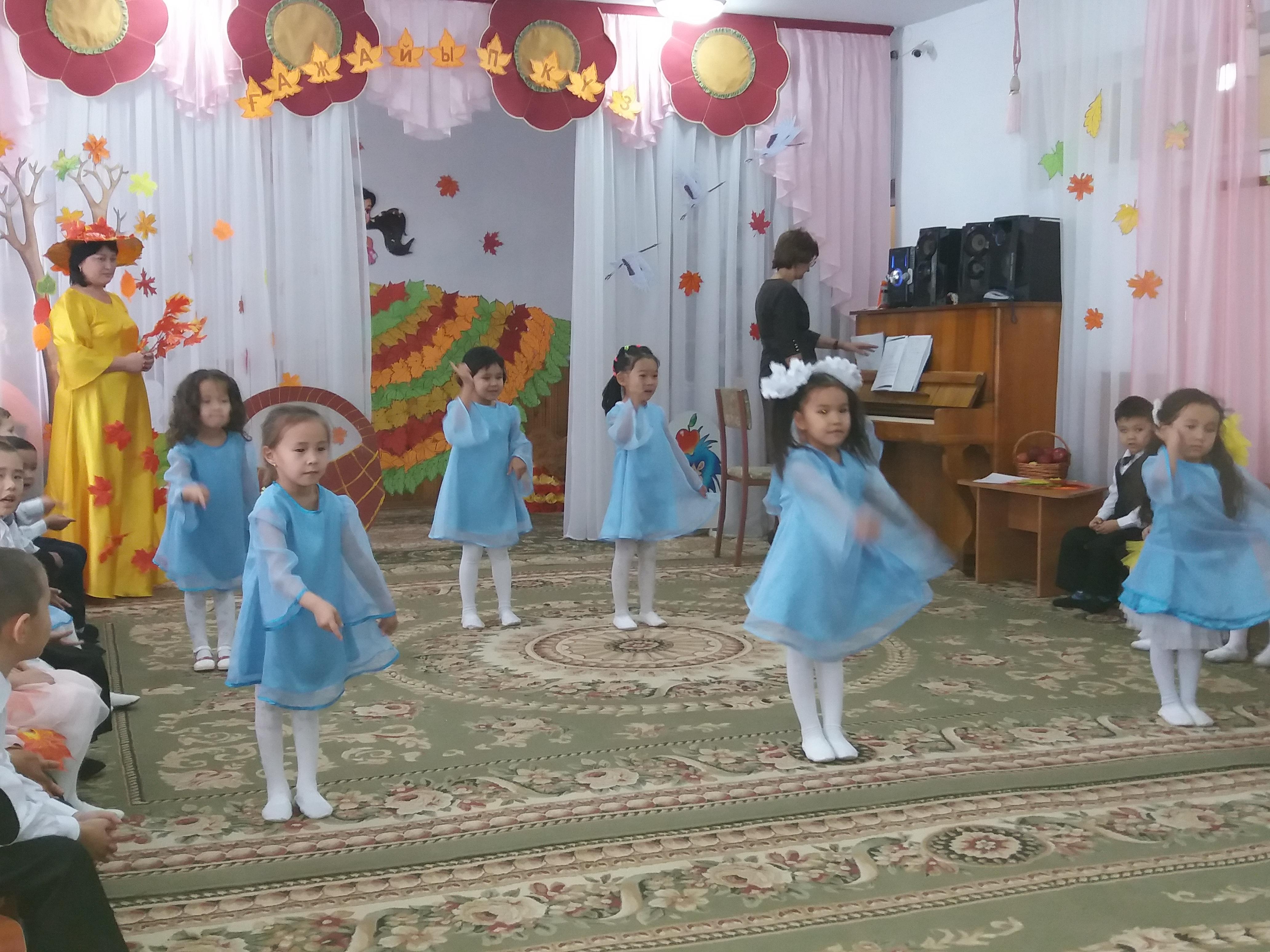 "Қарлығаш" ересектер тобының "Ғажайып күз" ертеңгілігі