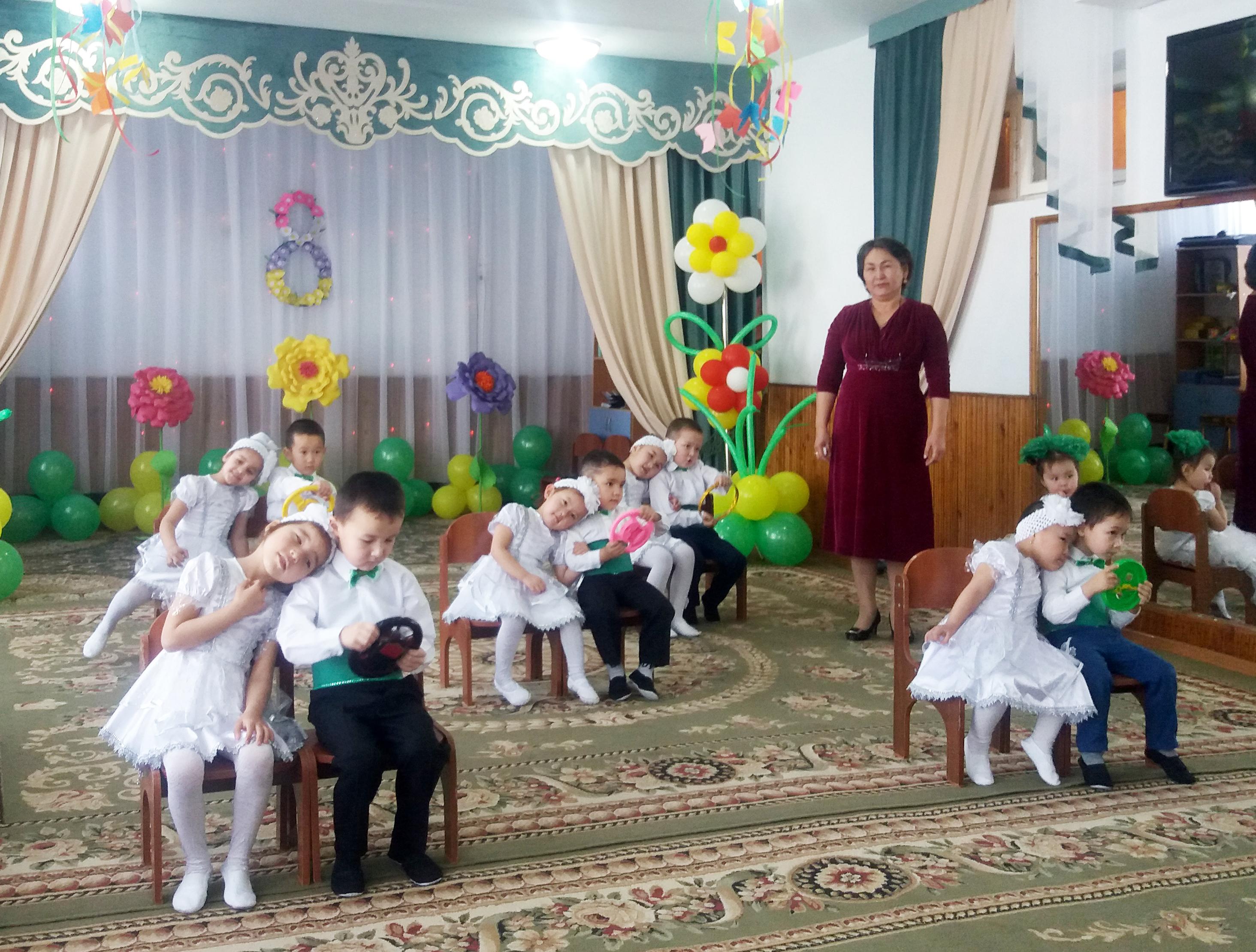 «Ардақтайық ананы!» ертеңгілігі "Гүлдер" ортаңғы тобы