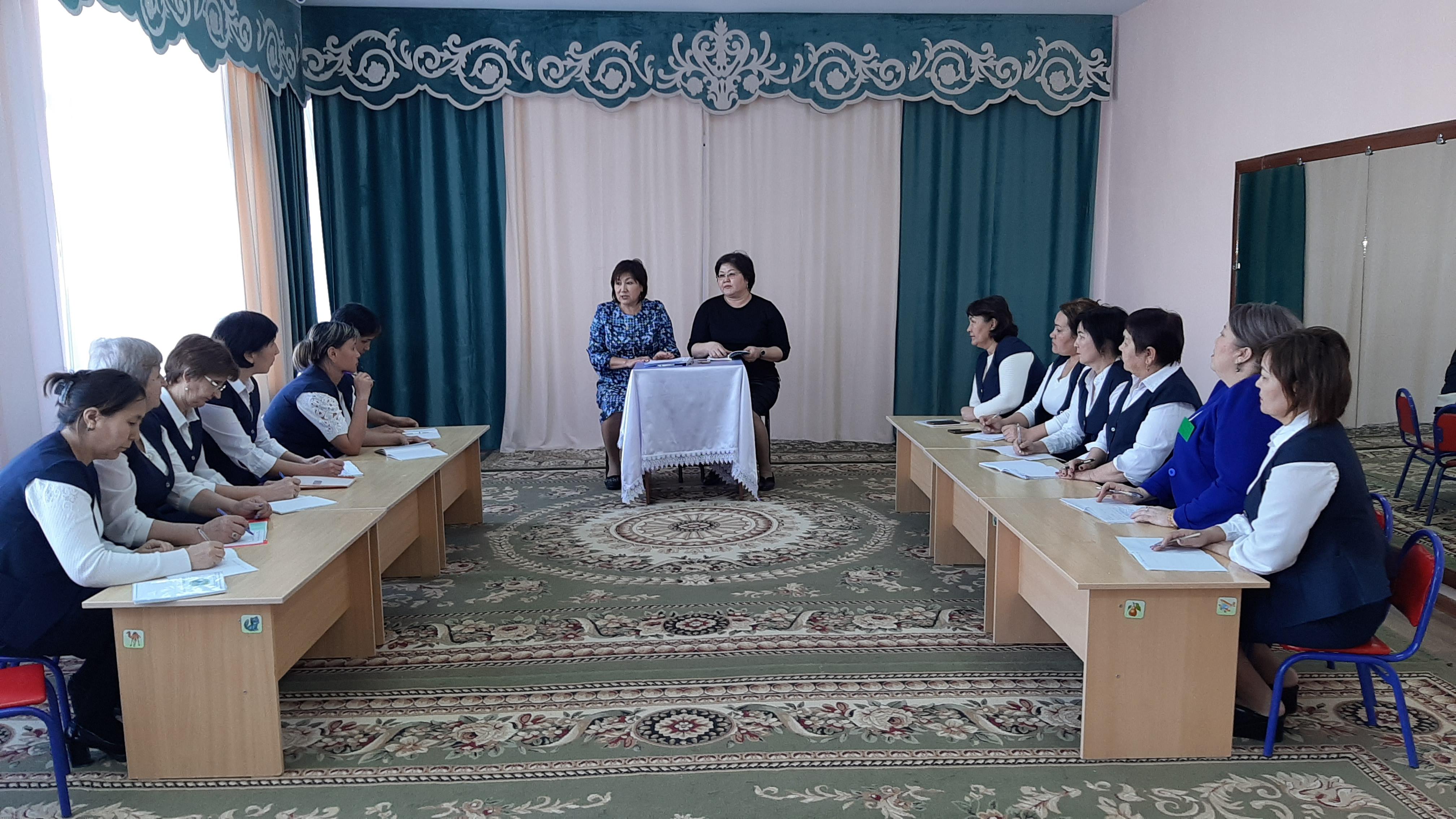 "Педагог мәртебесі" ҚР заның талқылау бойынша кезектен тыс педкеңес өтті