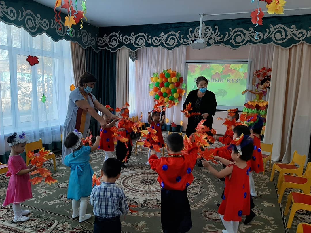 "Ғажайып күз" ертеңгілігі "Гүлдер" сауықтыру ортаңғы, кезекші тобы