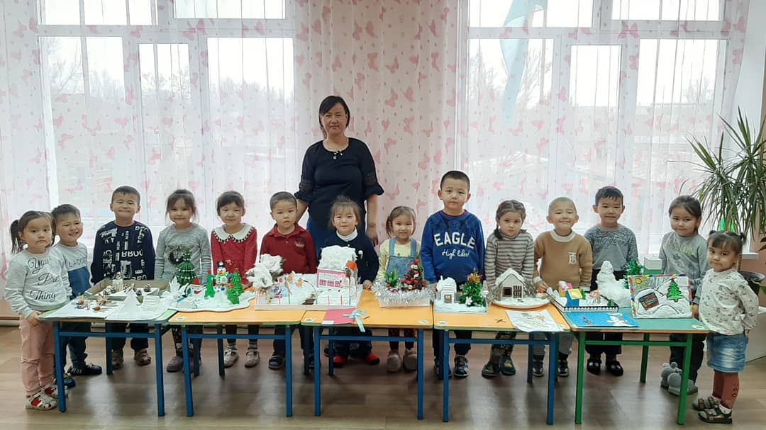 «Сиқырлы қыс» тақырыбында ата-аналар мен балалардың бірлескен қол өнер көрмесі
