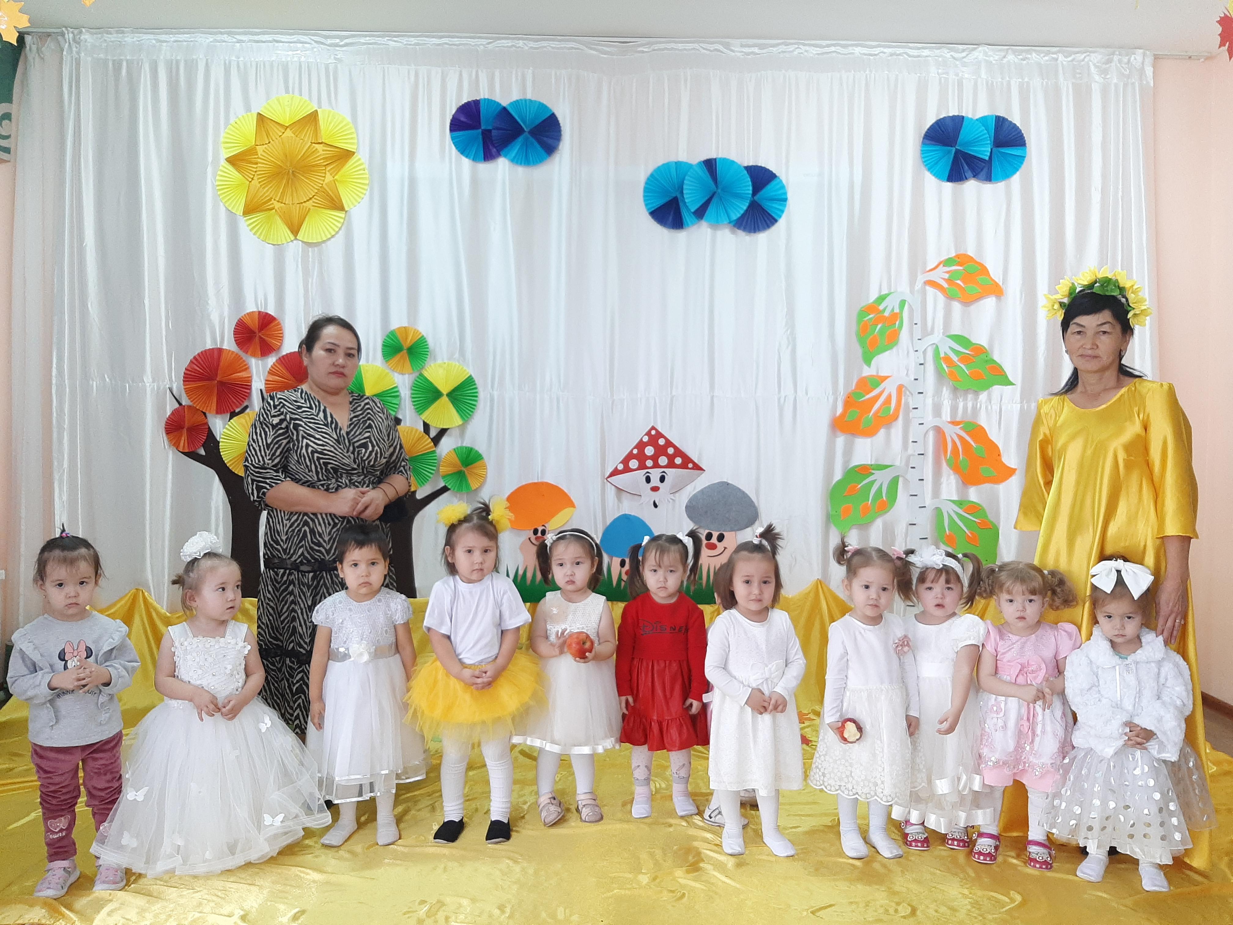 "Сыйға толы-Алтын күз" тақырыбында ертеңгілік "Балапан" кіші тобы