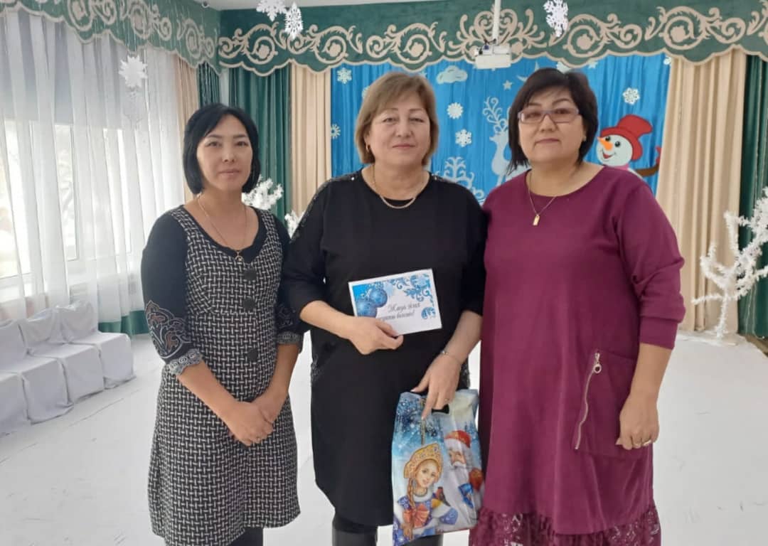 Қамқоршылық кеңесі төрайымы М.Ю.Жартыбаеваны Жаңа жыл мерекесімен құттықтау сәті
