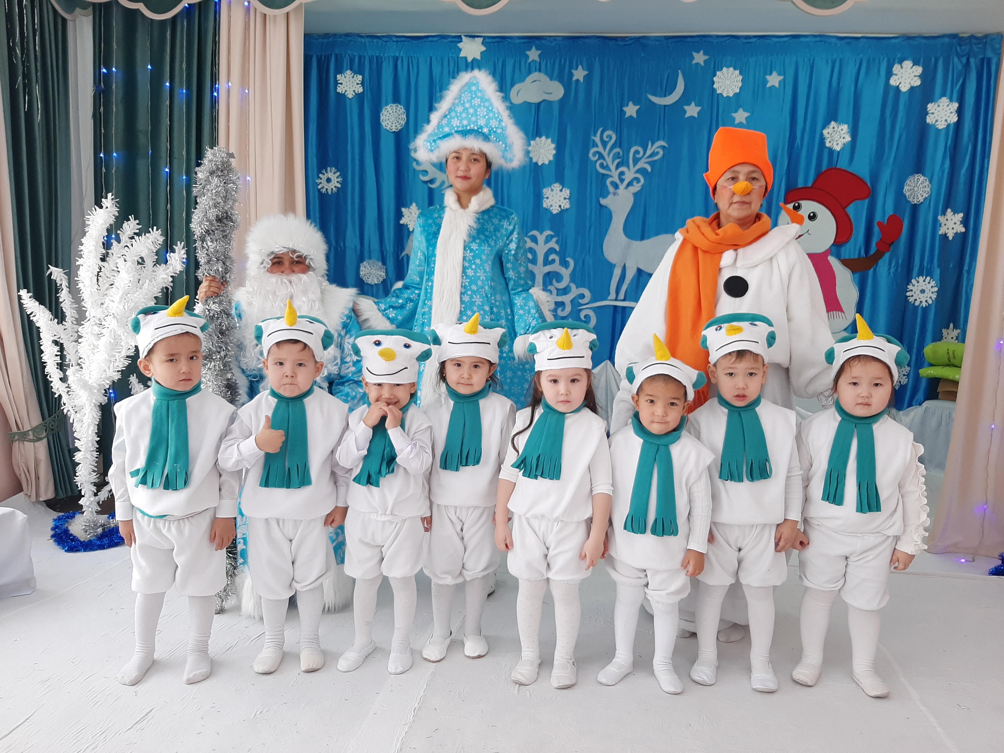 Ортаңғы "Қарлығаш" тобының "Жаңа жыл!" ертеңгілігі.