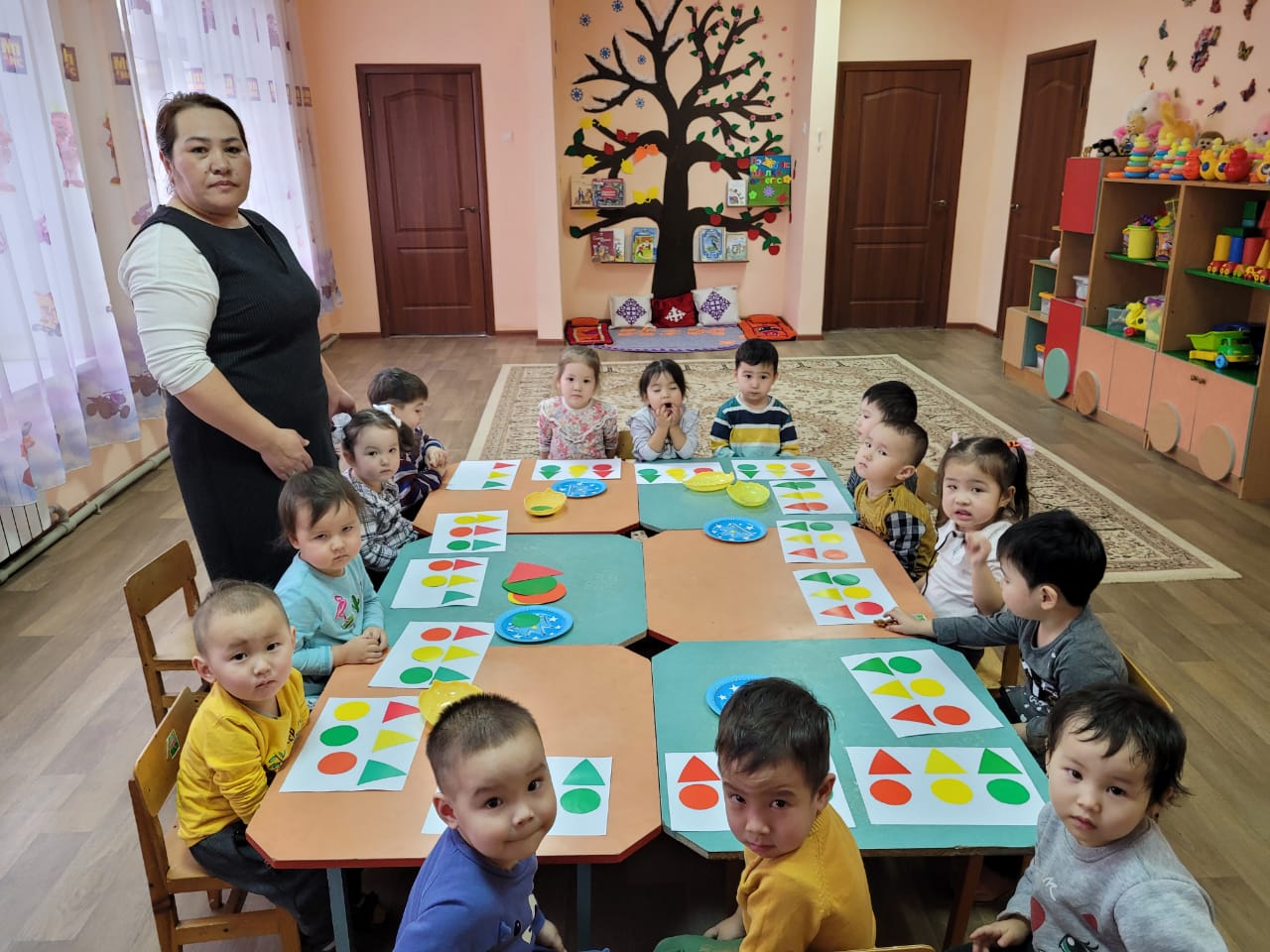 «Түстерді ажырату» ойыны