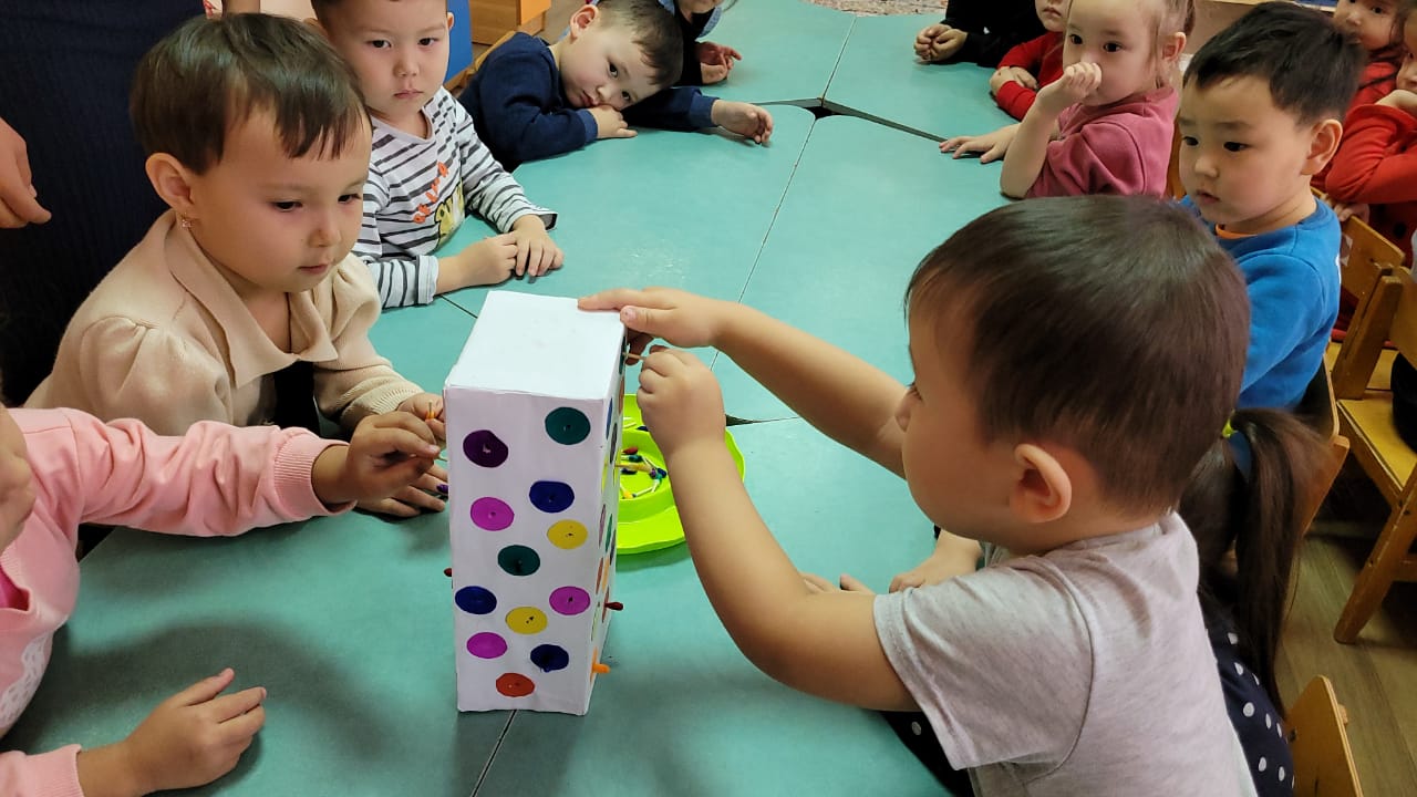 «Түрлі-түсті таяқшалар» ойыны