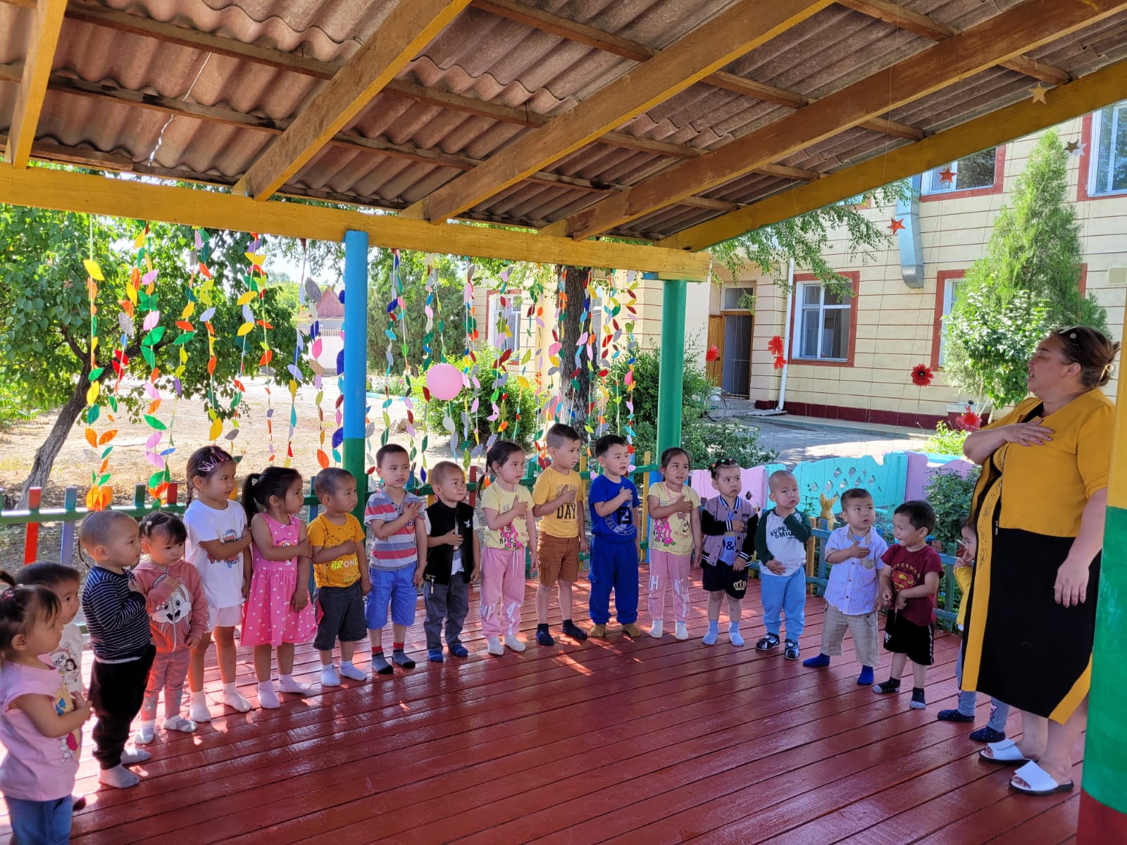 «Гүлдер» сауықтыру, ортаңғы тобында 4 маусым-Мемлекеттік Рәміздер күні