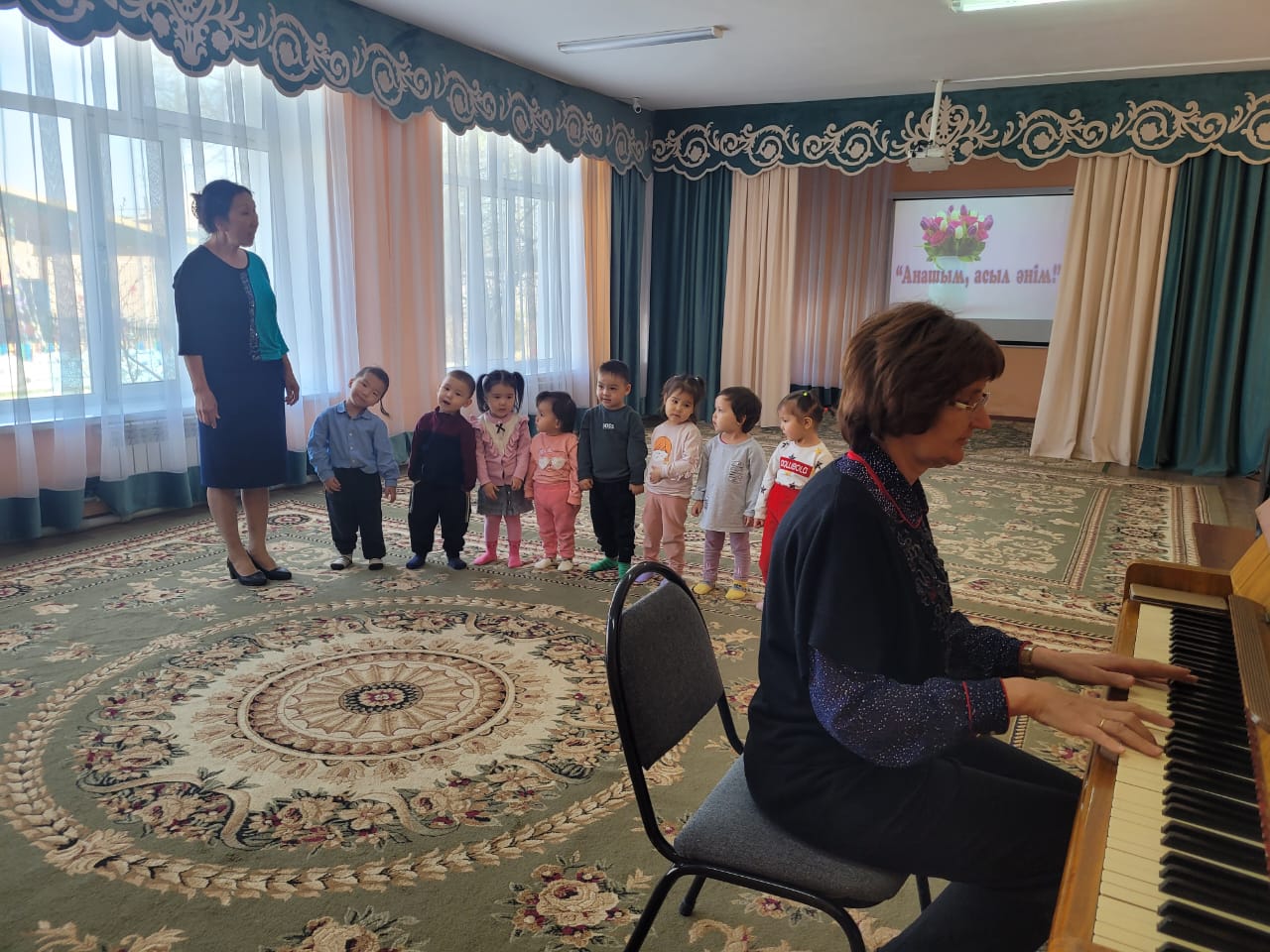 «Анашым, асыл әнім!» ойын-сауығы